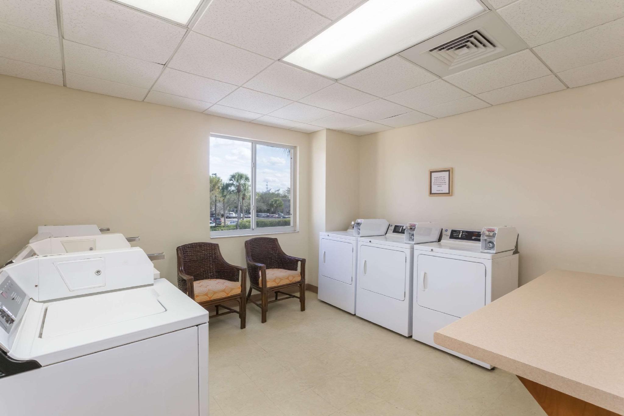 Hawthorn Extended Stay By Wyndham North Naples Buitenkant foto