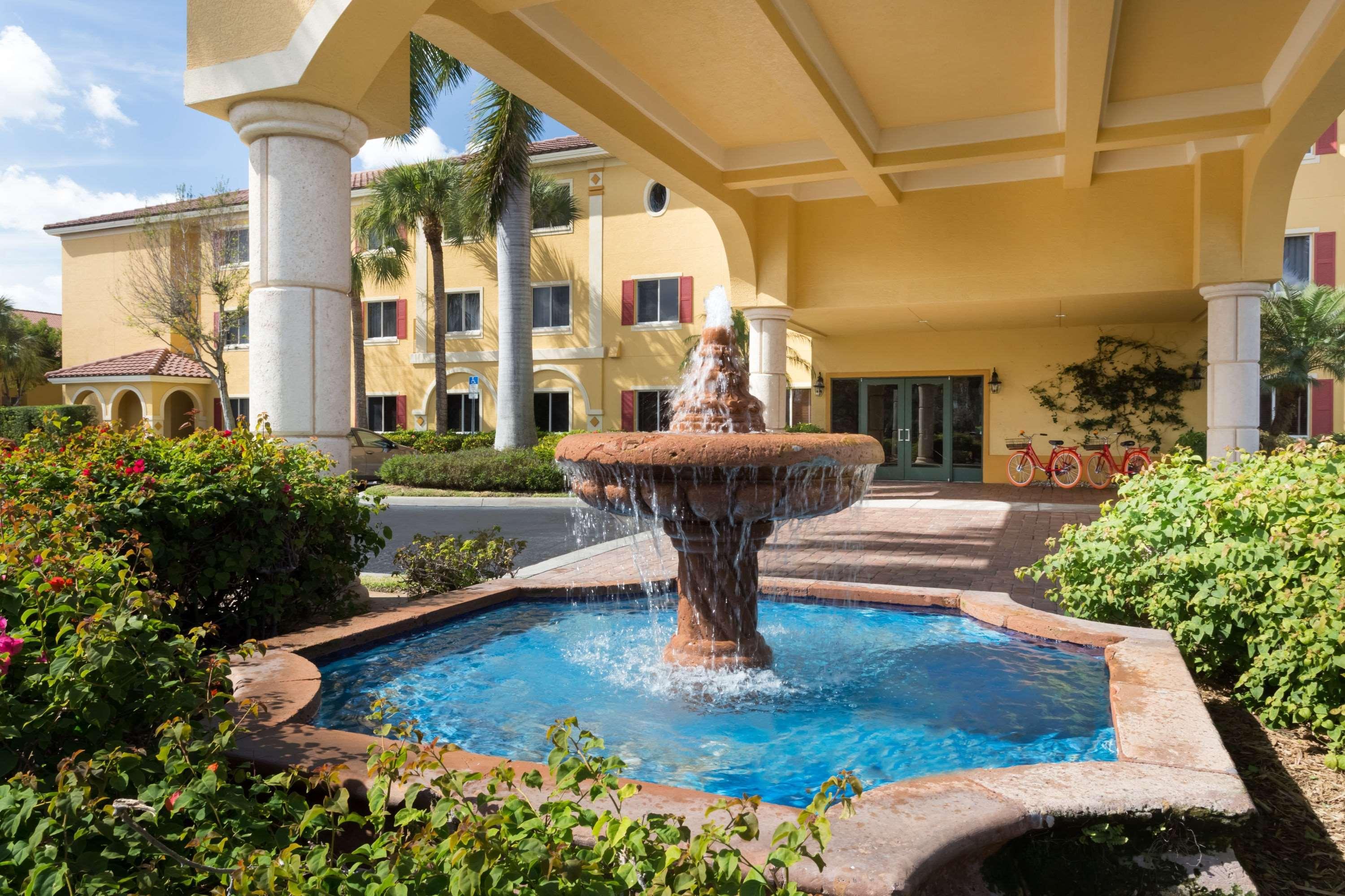 Hawthorn Extended Stay By Wyndham North Naples Buitenkant foto