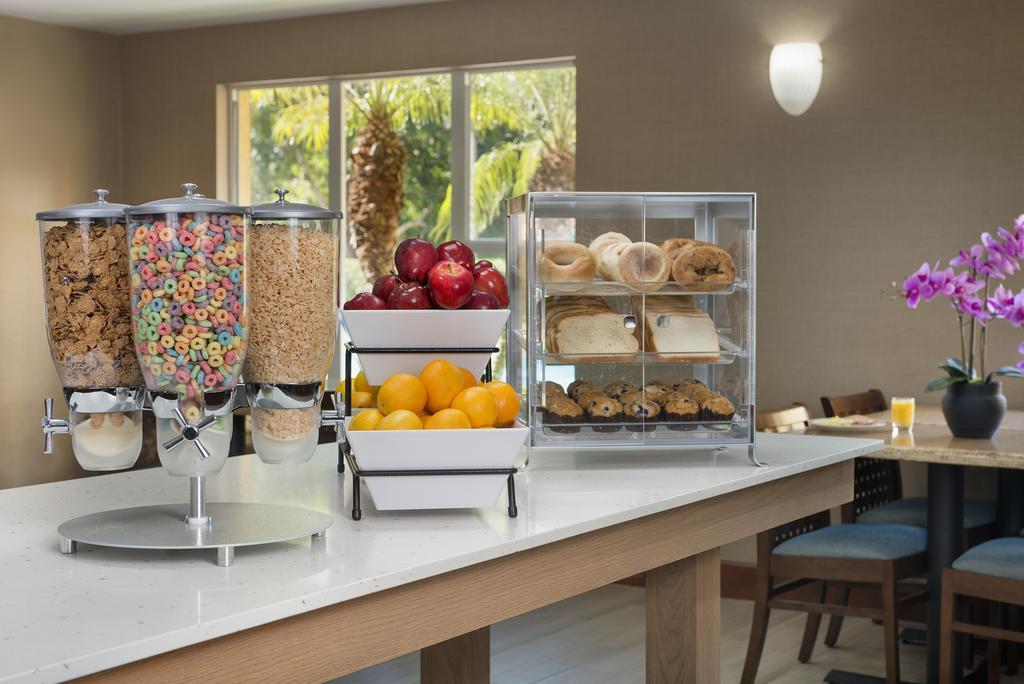 Hawthorn Extended Stay By Wyndham North Naples Buitenkant foto
