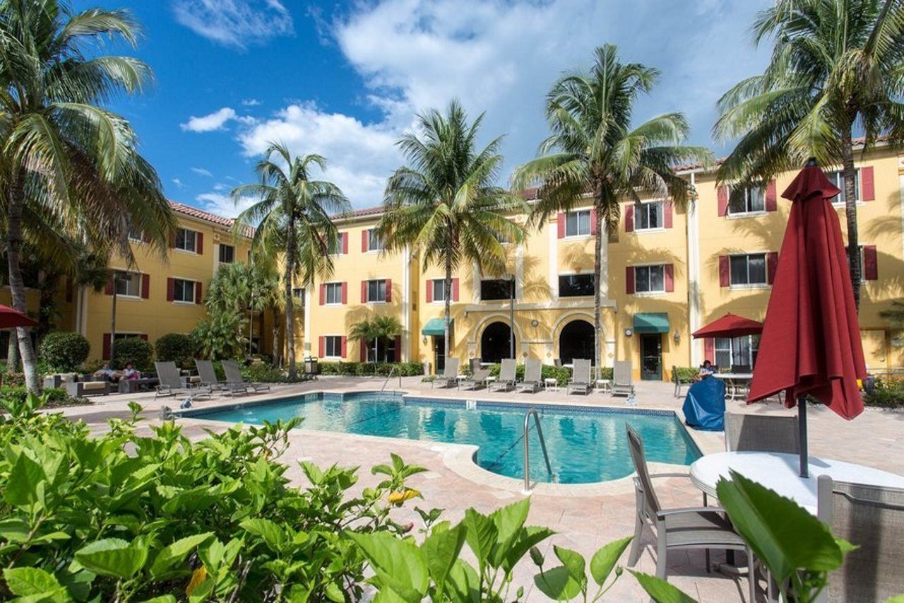 Hawthorn Extended Stay By Wyndham North Naples Buitenkant foto